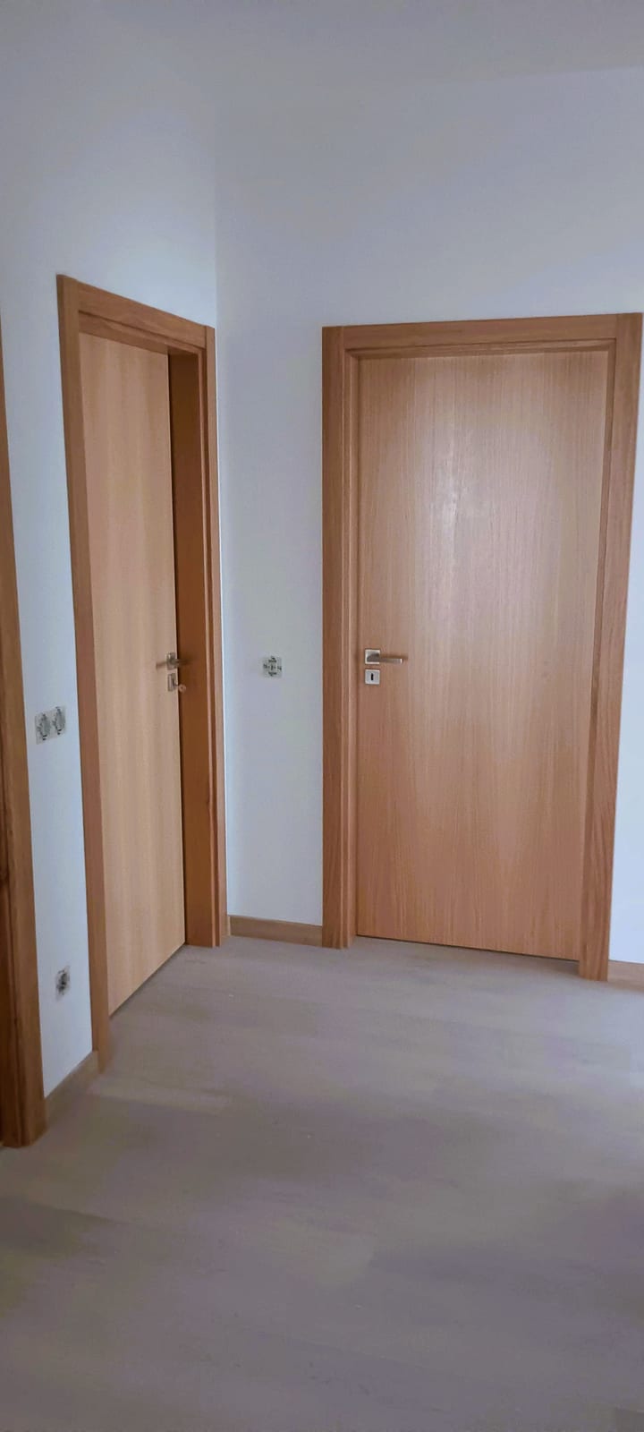 Bedroom with two flush oak doors and wide frames
